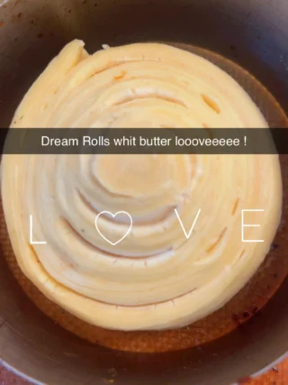 Dream Rolls venter på at ovnen bliver klar! 🤩✨✨ så meget kærlighed